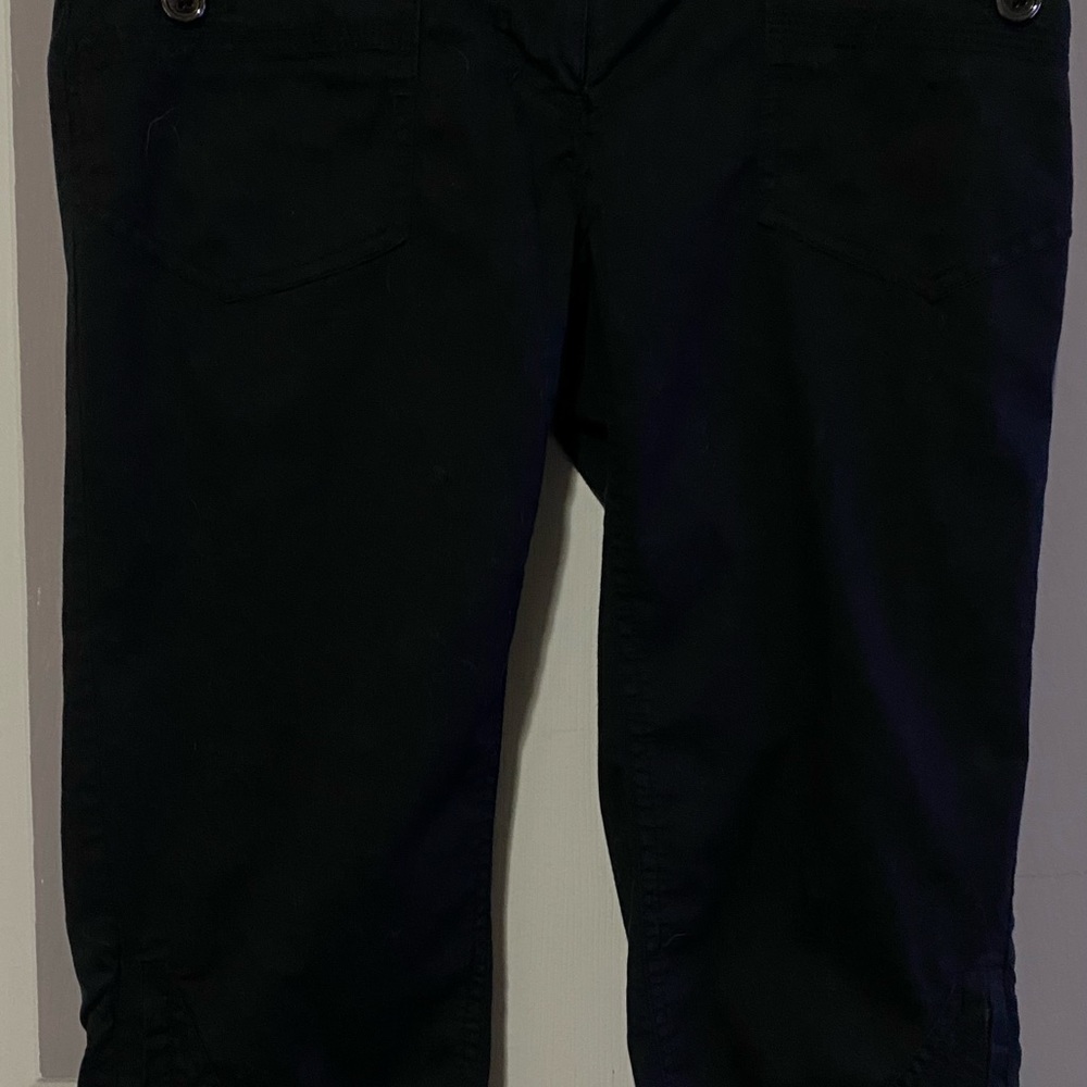 WHITE HOUSE BLACK MARKET CAPRIS PANTS